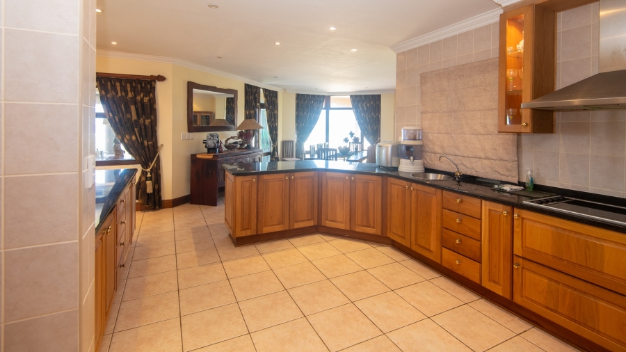 7 Bedroom Property for Sale in Outeniqua Strand Western Cape